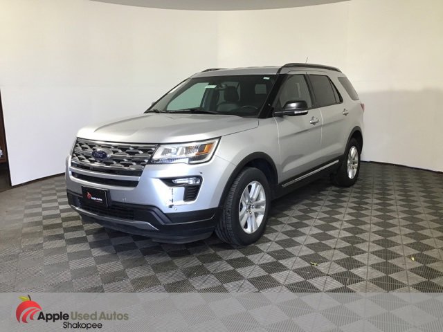 Used 2018 Ford Explorer XLT w/ Equipment Group 202A image 3