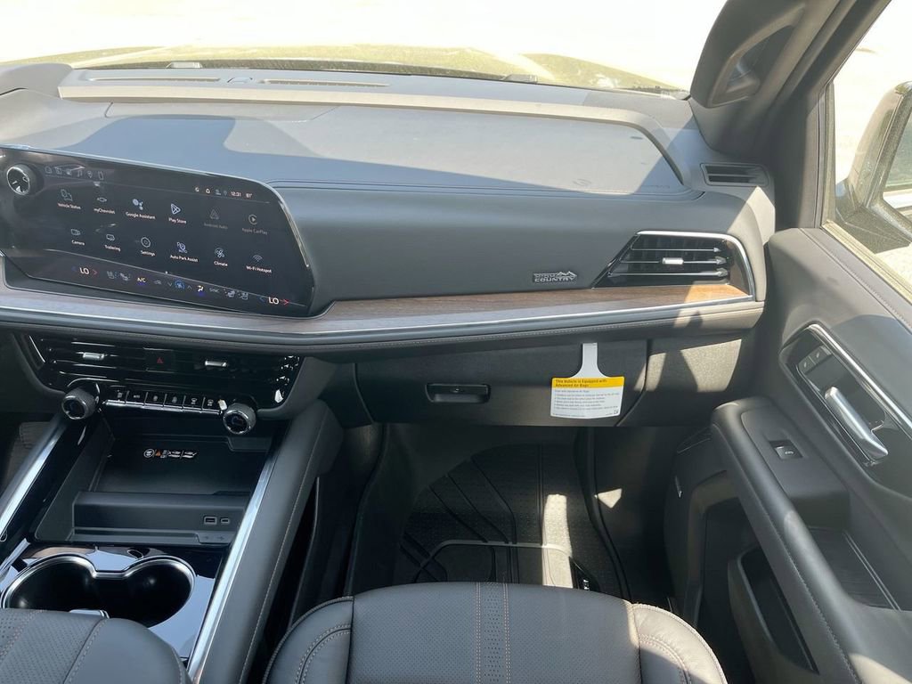 New 2026 Chevrolet Suburban High Country AWD/4WD image 13