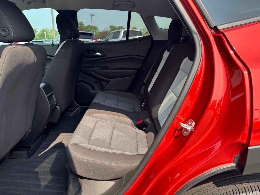 Used 2024 Chevrolet Trax LS w/ LS Convenience Package FWD image 16