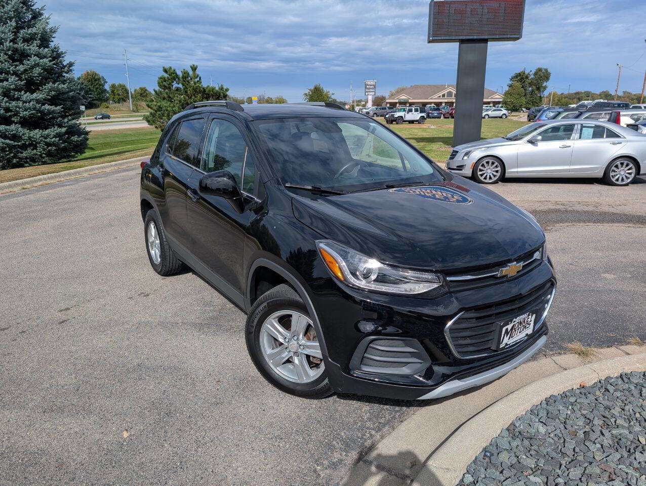 Used 2017 Chevrolet Trax LT w/ LT Convenience Package image 2