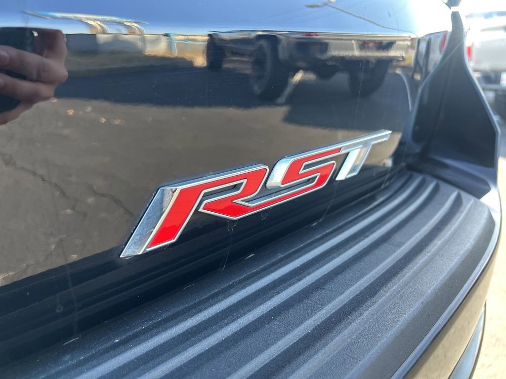 Used 2022 Chevrolet Suburban RST w/ Luxury Package image 12