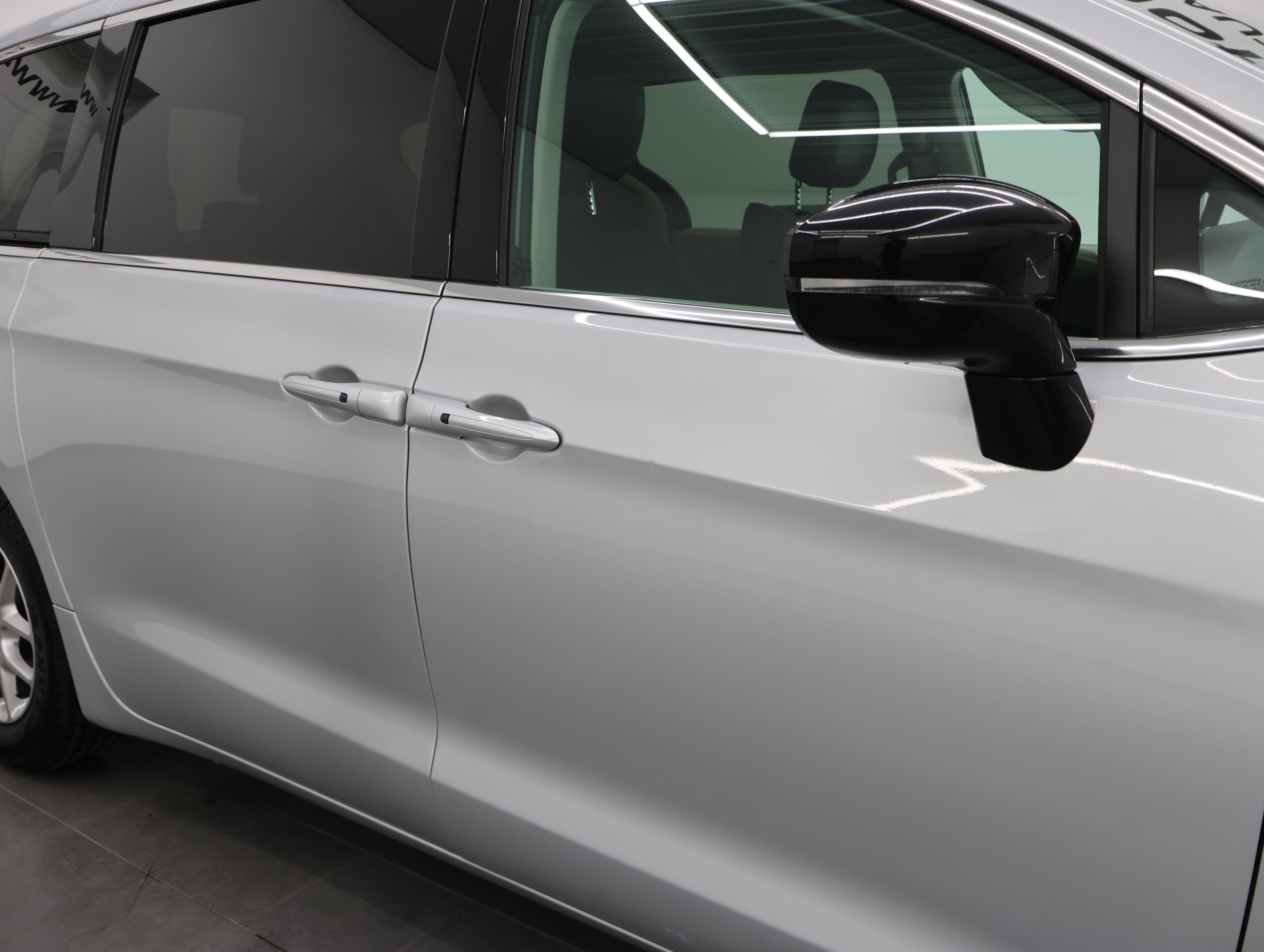 Used 2024 Chrysler Pacifica Touring-L FWD image 23