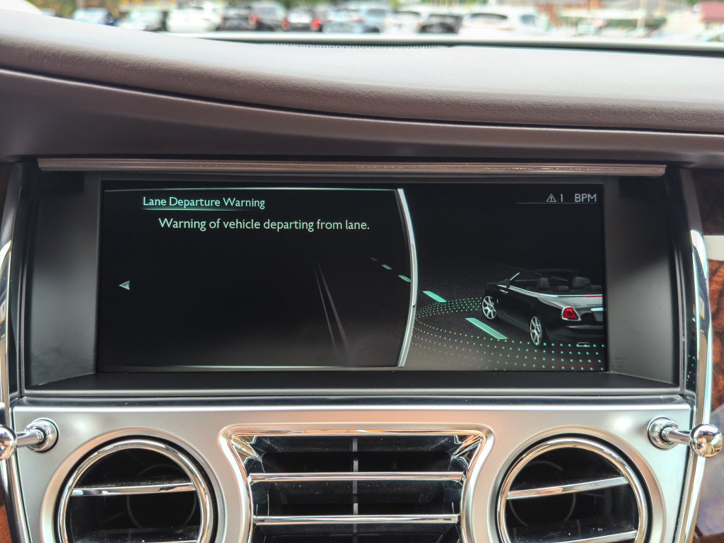 Used 2018 Rolls-Royce Dawn RWD image 57