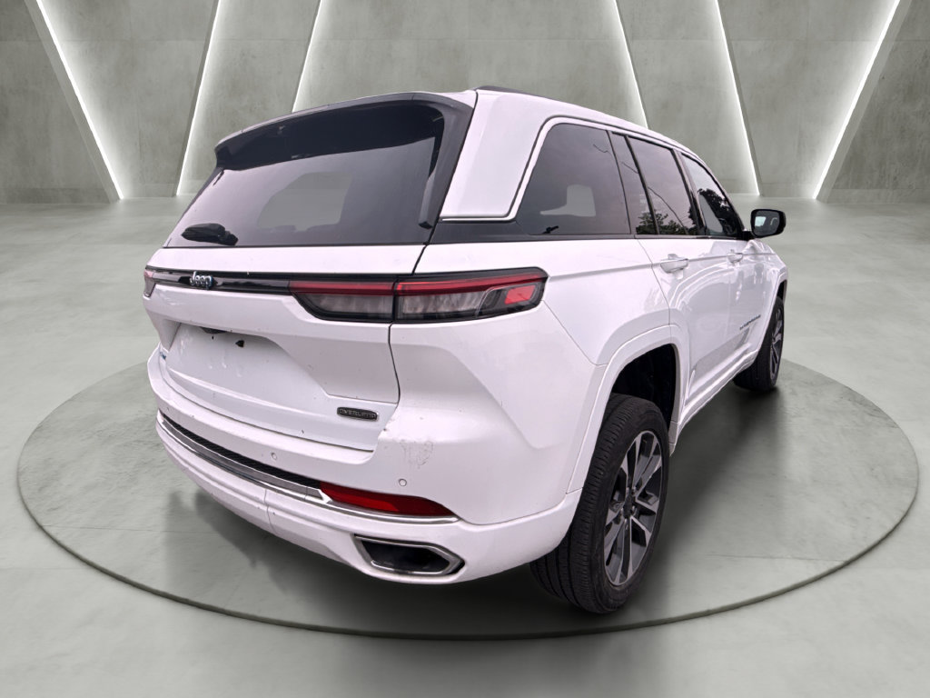 Used 2023 Jeep Grand Cherokee Overland w/ Luxury Tech Group IV AWD/4WD image 3