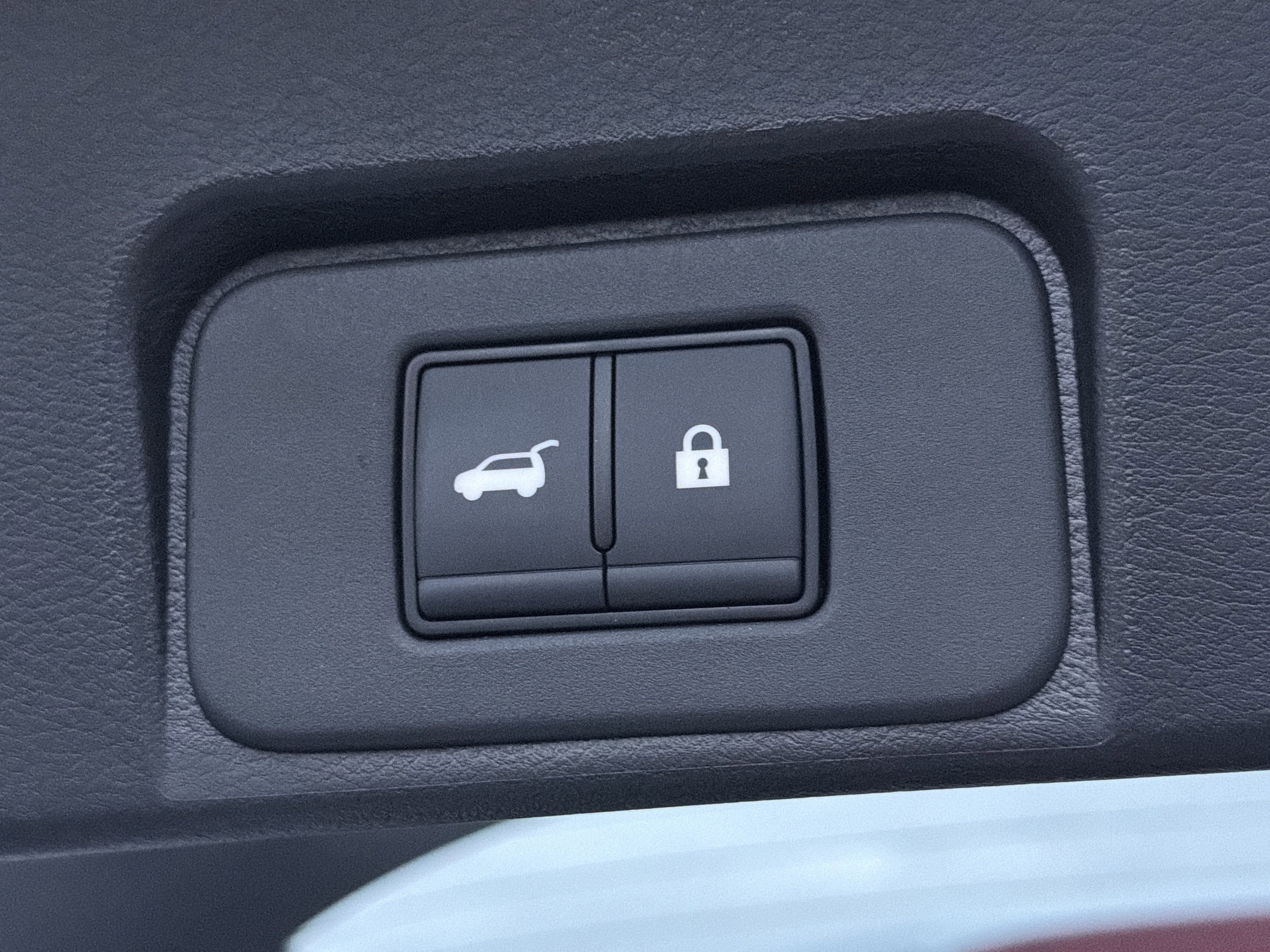 Used 2025 Nissan Rogue SL image 19