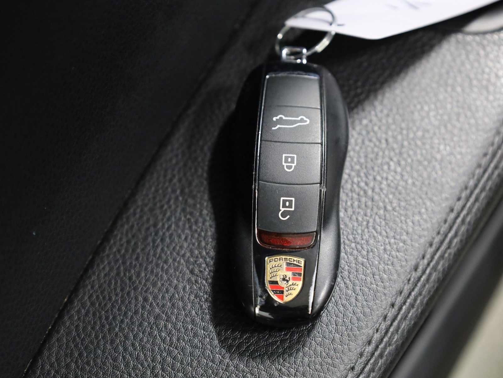 Used 2020 Porsche Macan AWD/4WD image 43