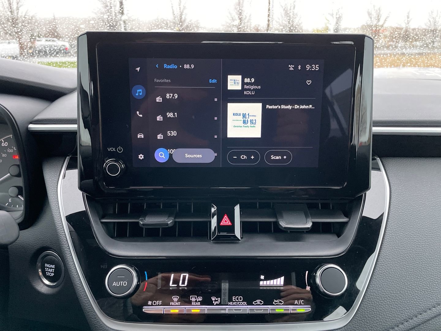 Certified 2025 Toyota Corolla SE image 18