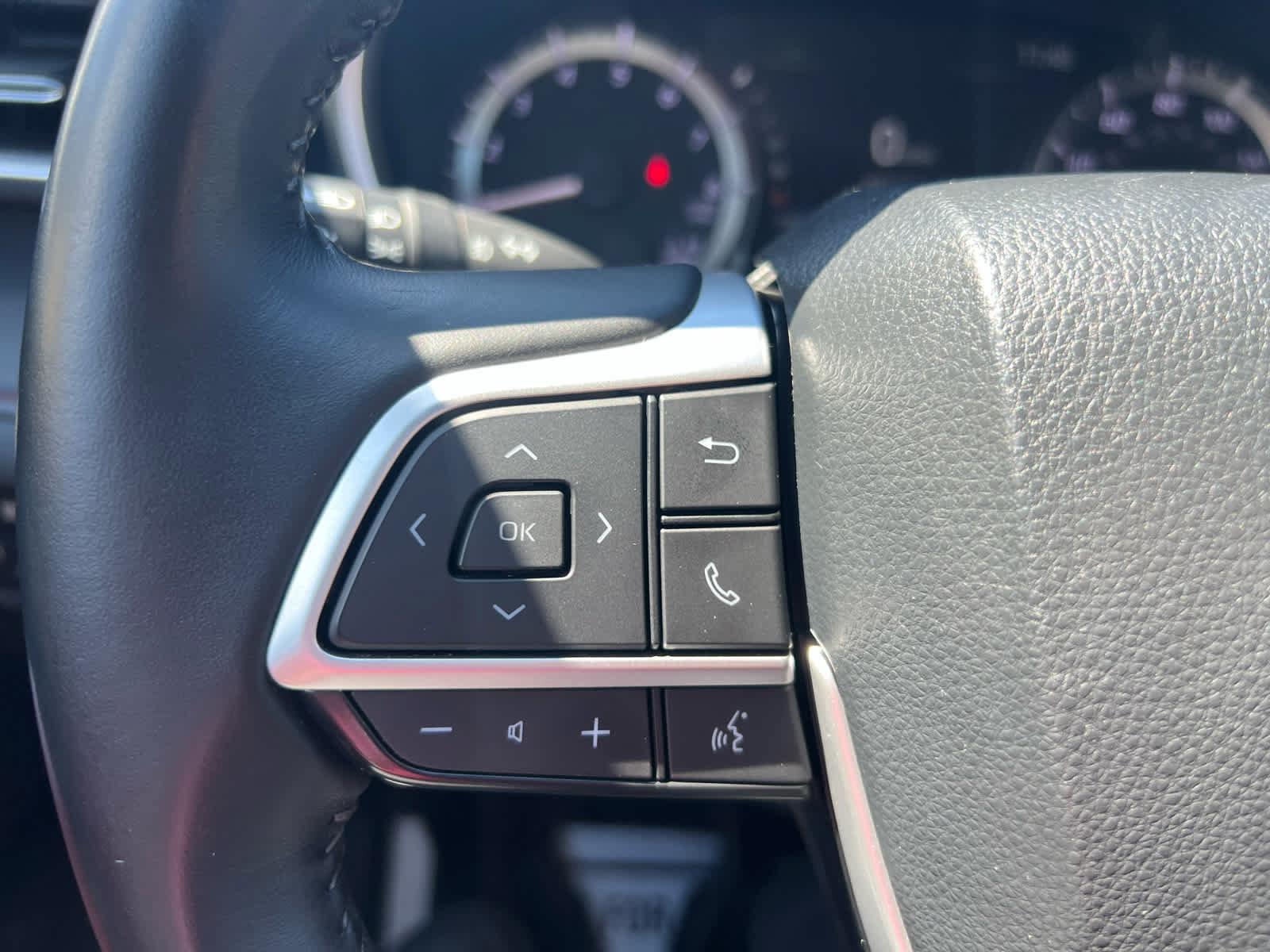 Used 2023 Toyota Highlander XSE FWD image 18