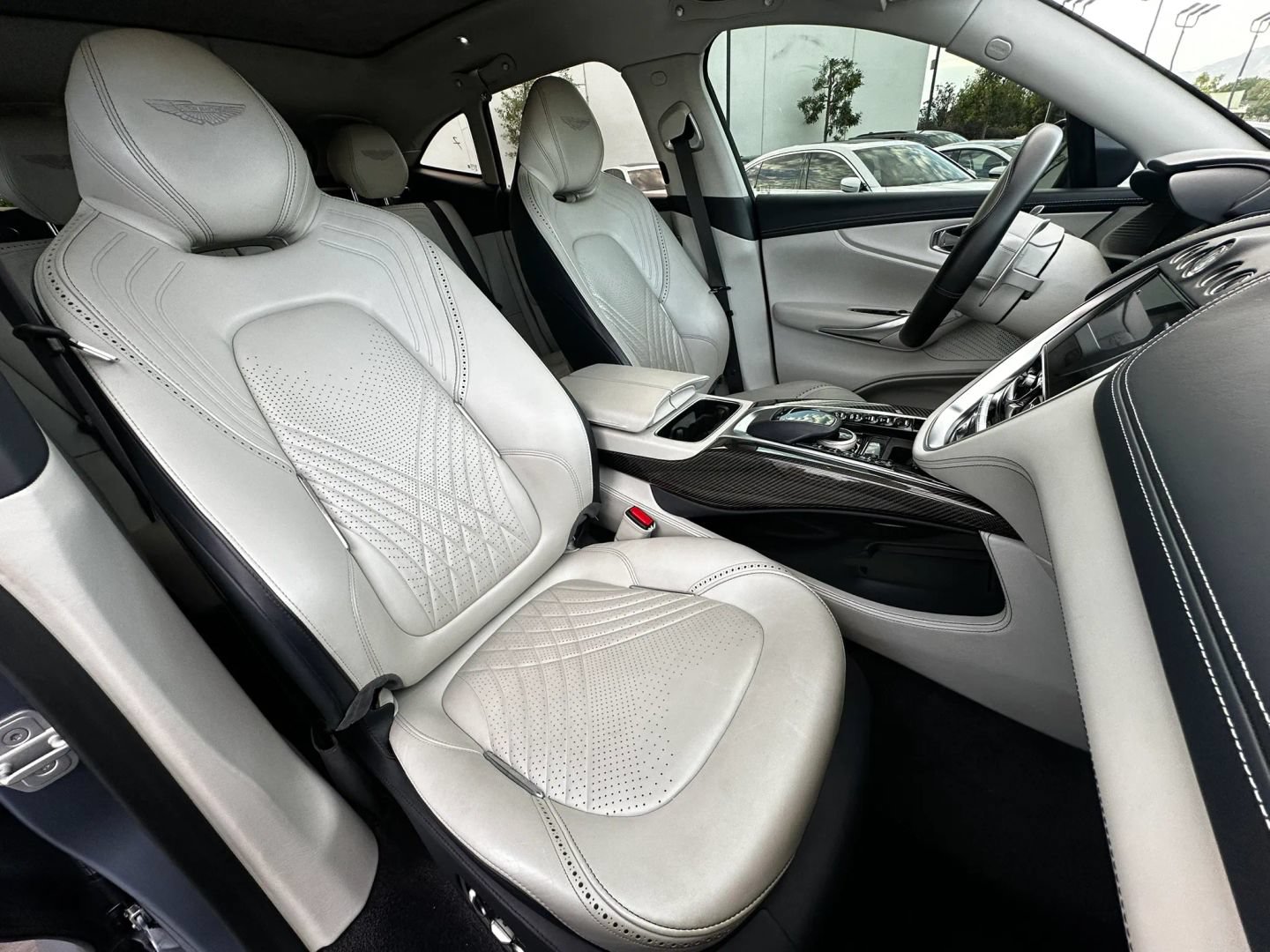Used 2021 Aston Martin DBX AWD/4WD image 15