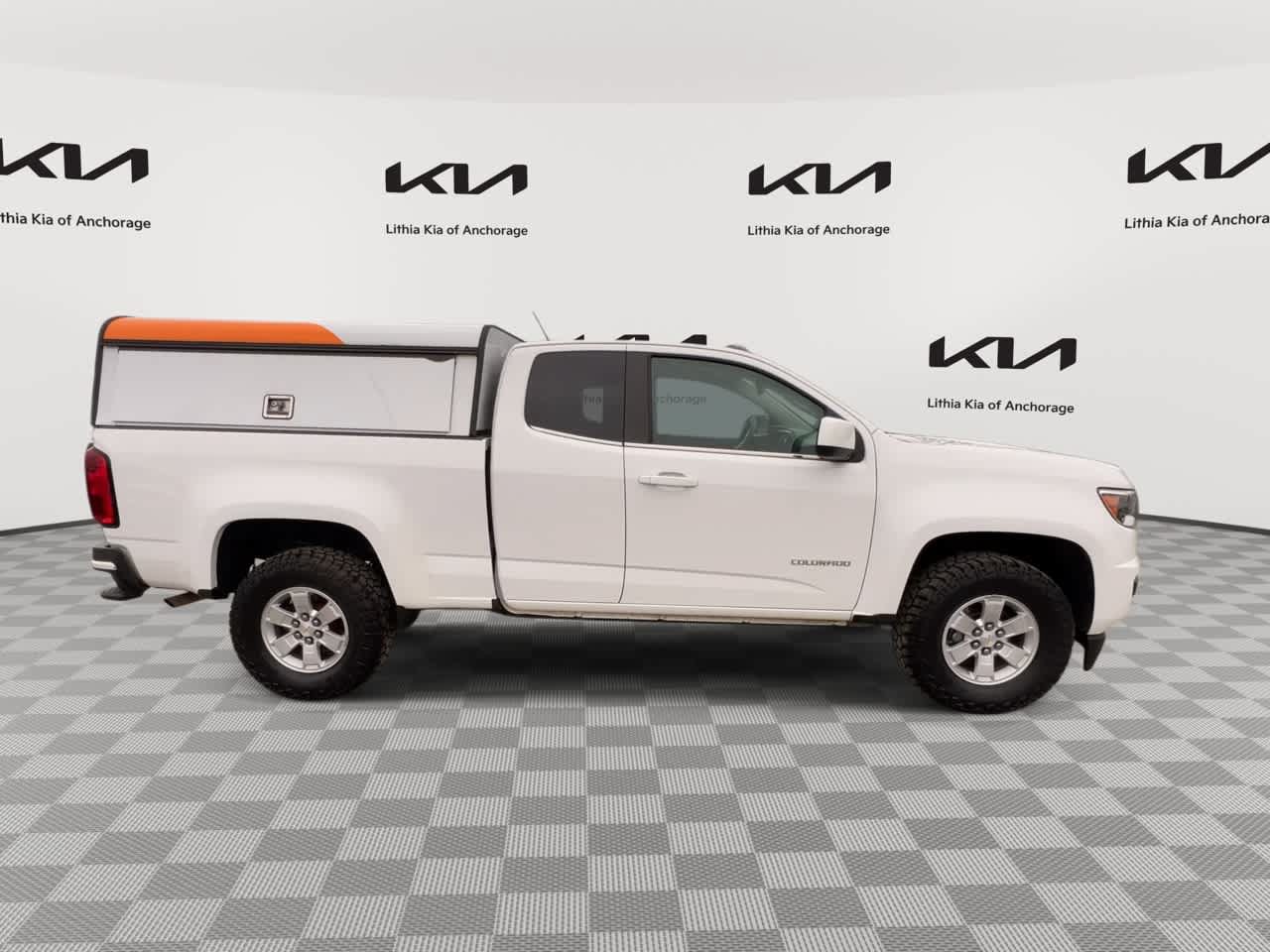 Used 2017 Chevrolet Colorado W/T w/ WT Convenience Package AWD/4WD image 2