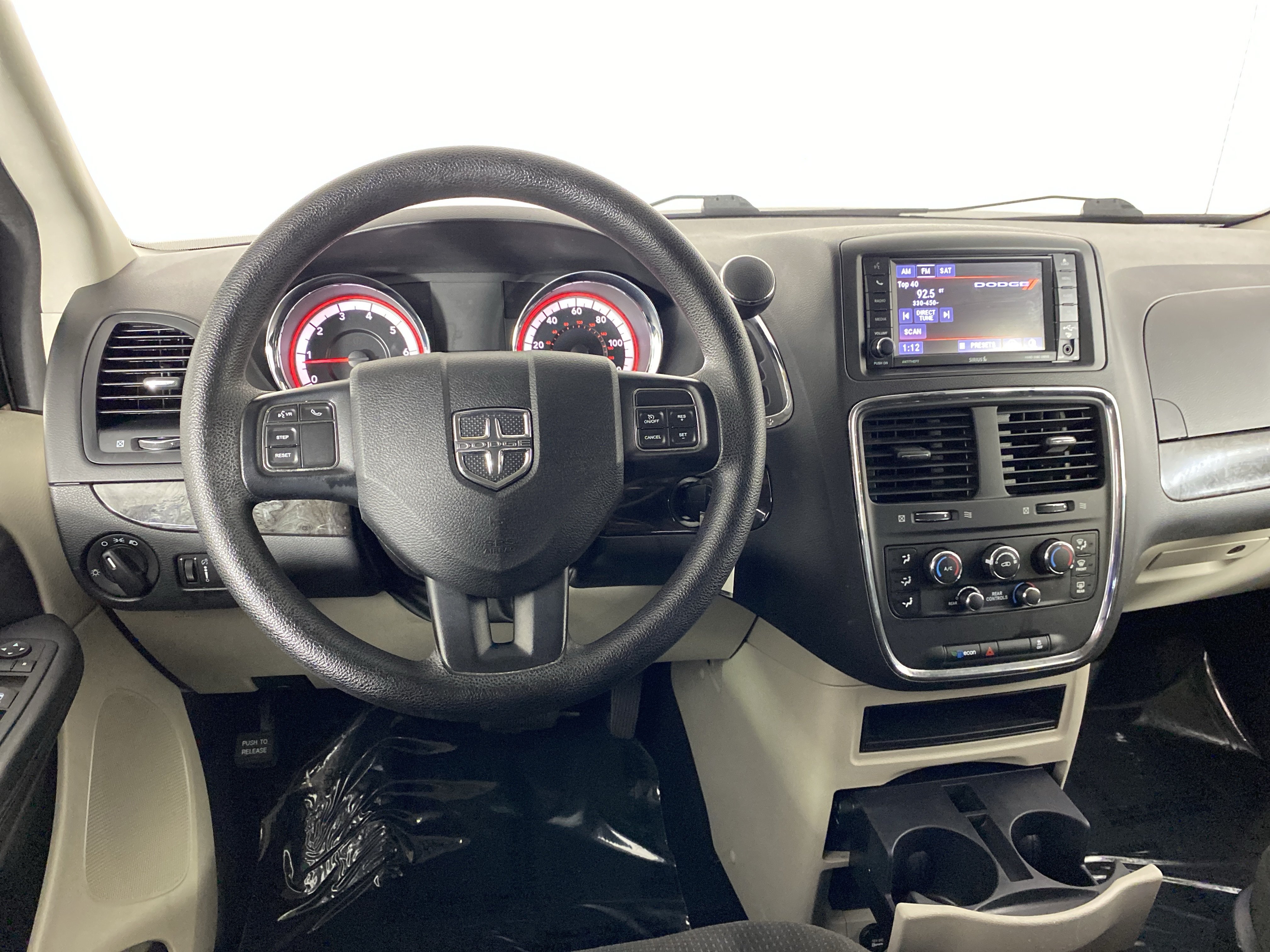 Used 2018 Dodge Grand Caravan SE w/ UConnect Hands-Free Group FWD image 17