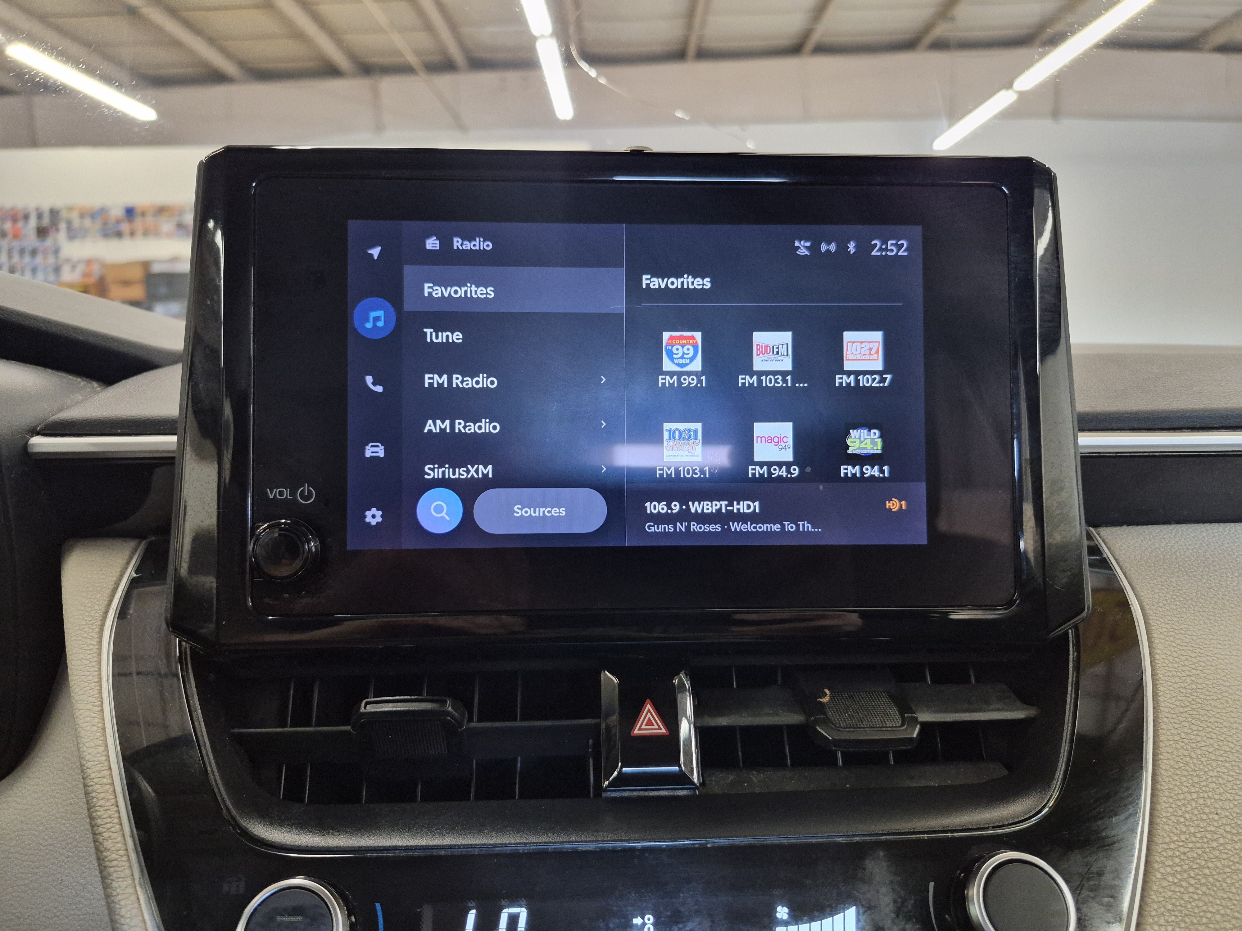 Used 2023 Toyota Corolla LE FWD image 31