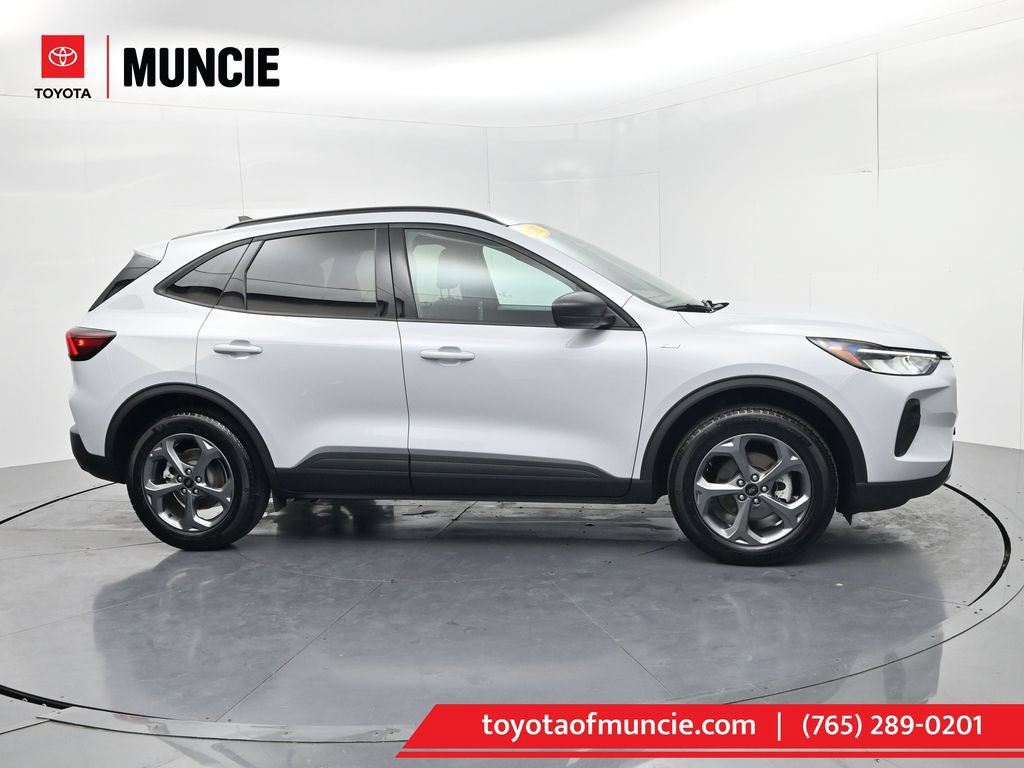 Used 2025 Ford Escape ST-Line AWD/4WD image 1