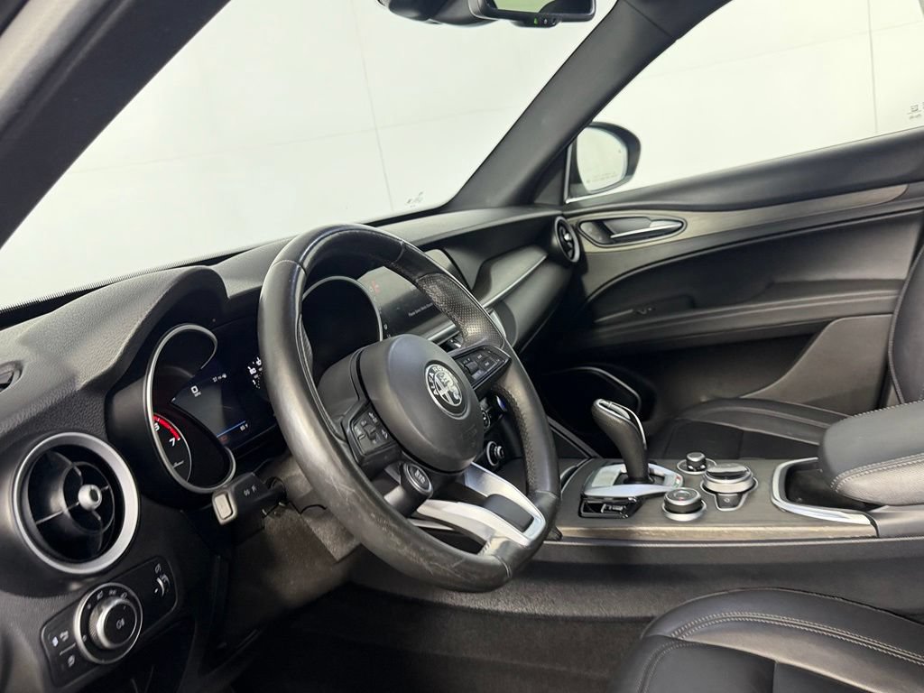 Used 2023 Alfa Romeo Stelvio Ti AWD/4WD image 21