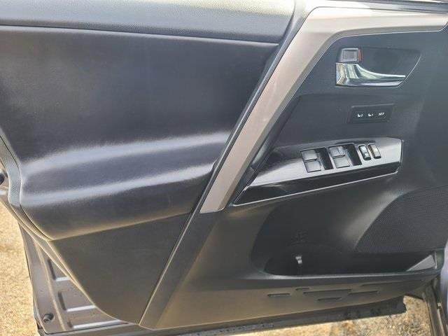 Used 2018 Toyota RAV4 Limited image 9