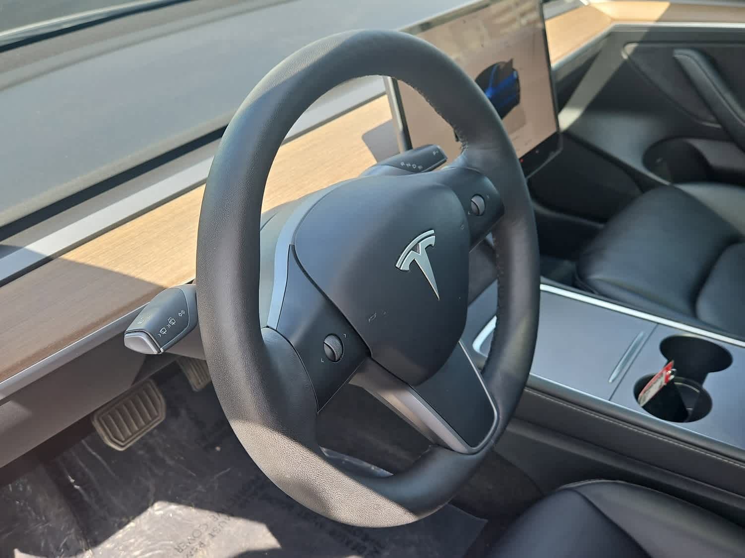 Used 2023 Tesla Model 3 Standard Range image 2