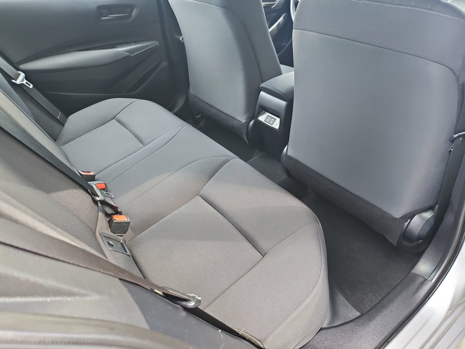 Used 2025 Toyota Corolla LE FWD image 32