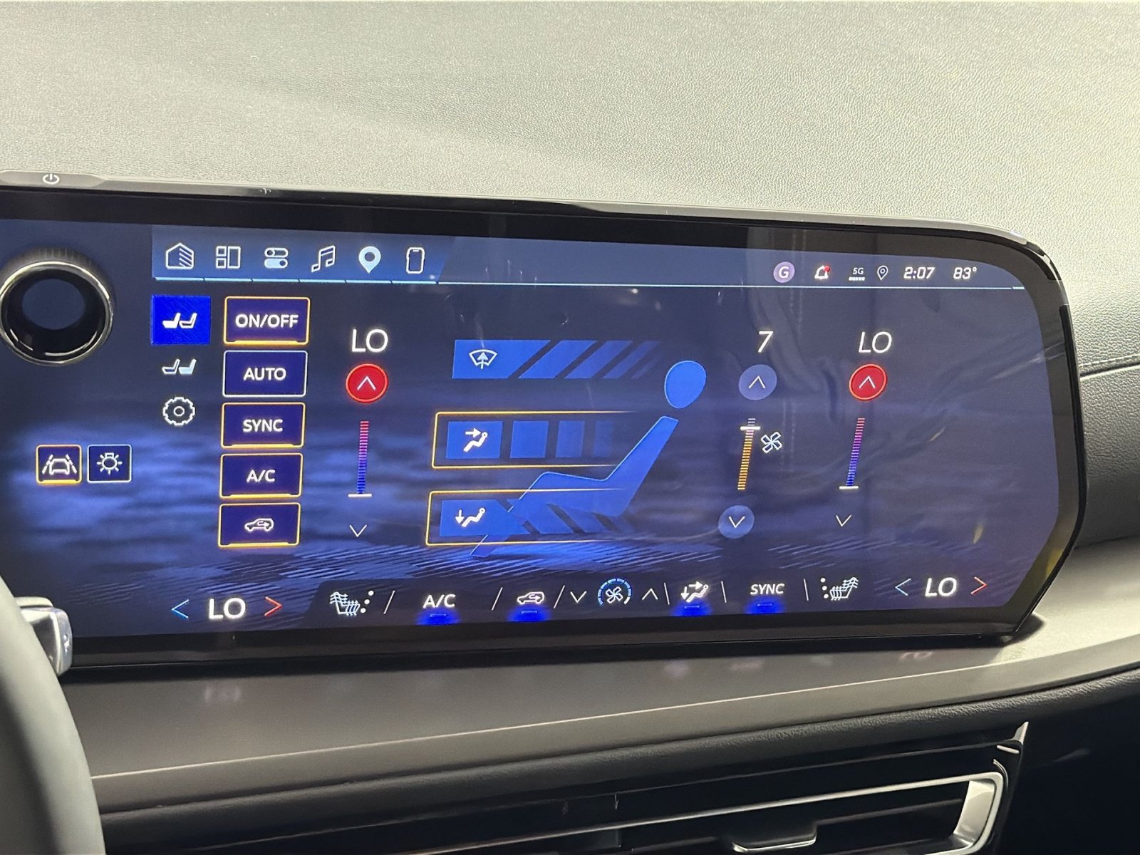 New 2027 Chevrolet Traverse LT w/ Driver Confidence Package FWD image 21