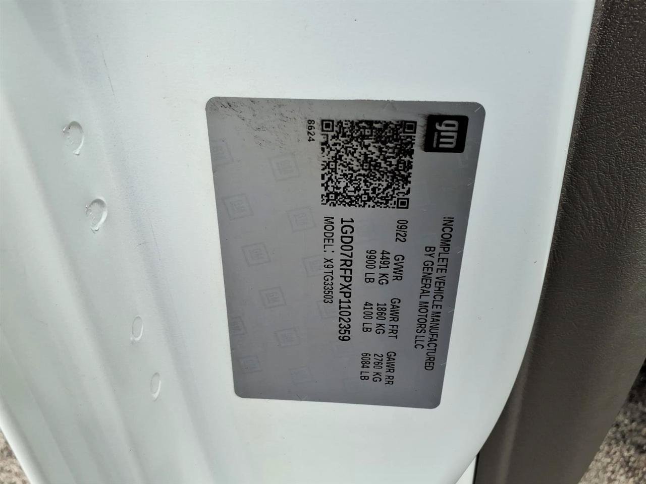 Used 2023 GMC Savana 3500 w/ Power Convenience Package RWD image 27