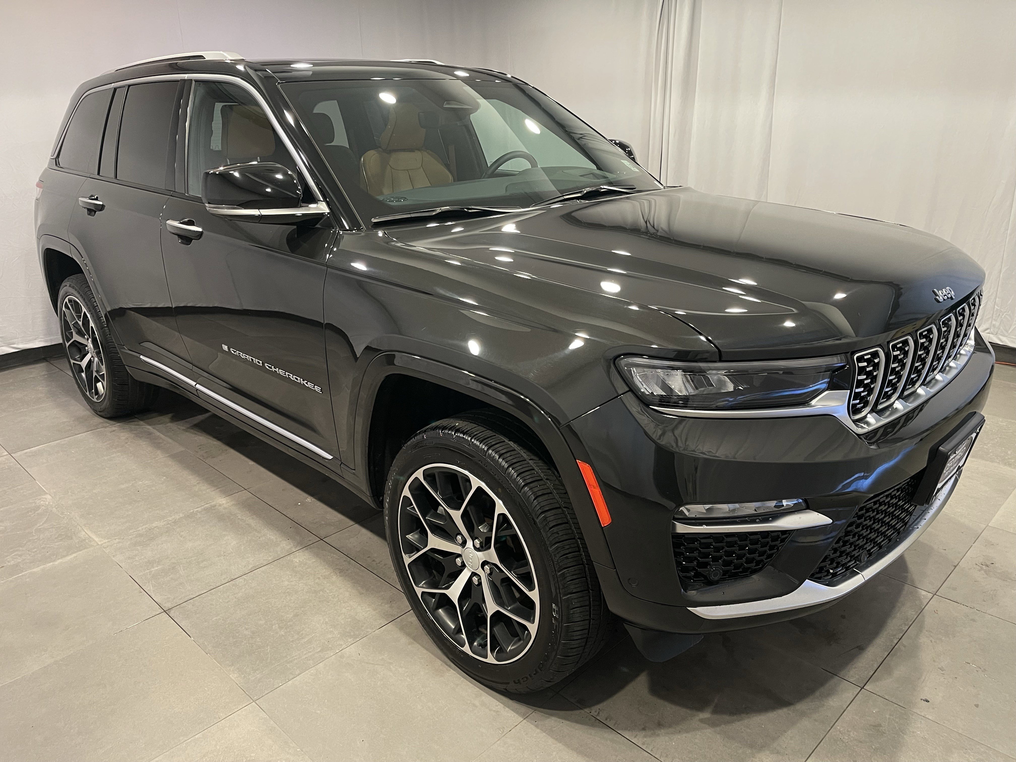 Used 2023 Jeep Grand Cherokee Summit image 3