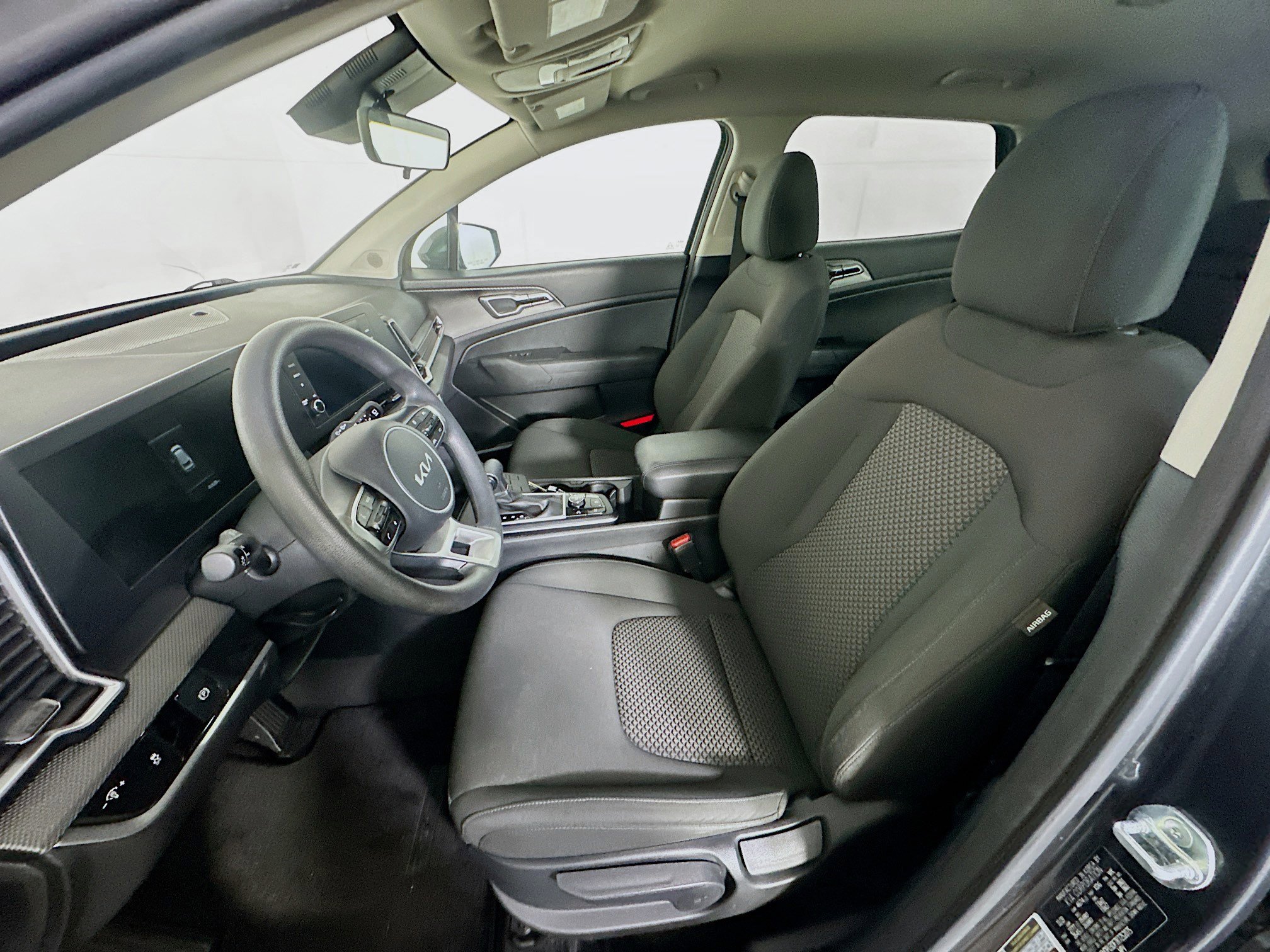 Used 2024 Kia Sportage LX image 13