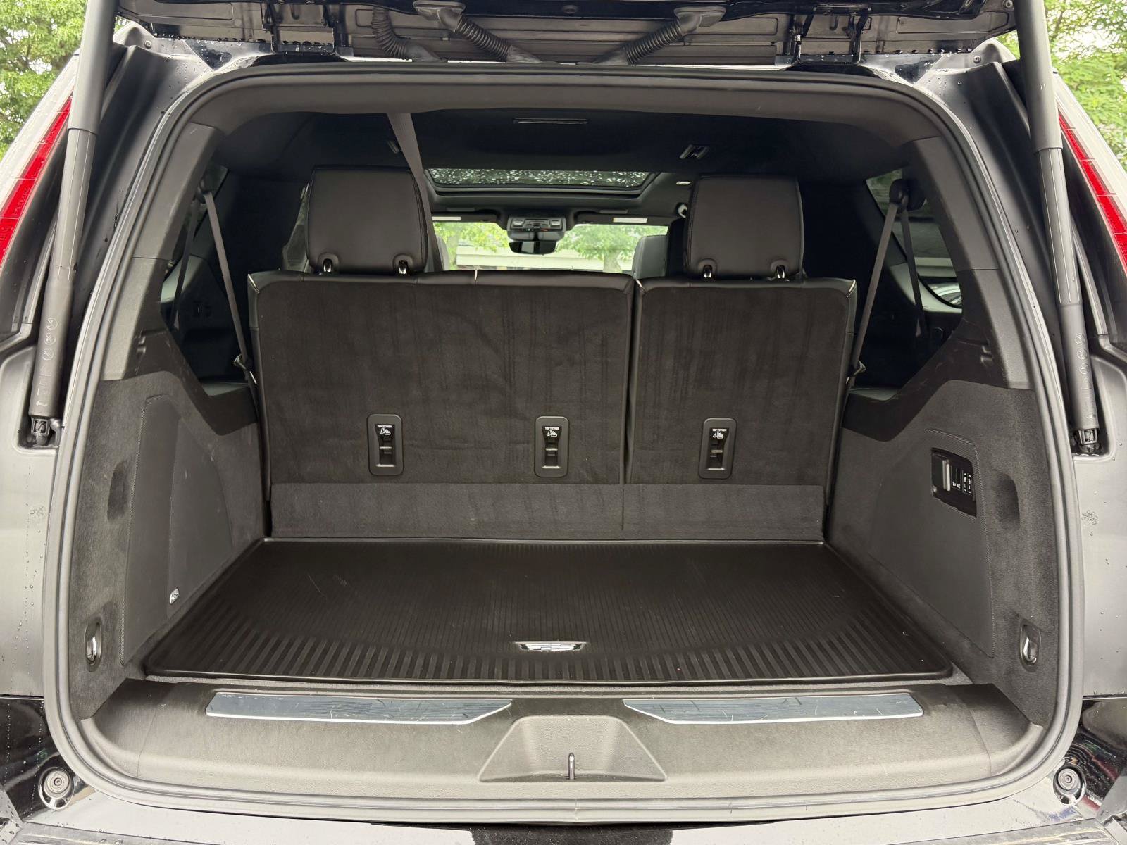 Used 2022 Cadillac Escalade ESV Premium Luxury AWD/4WD image 6
