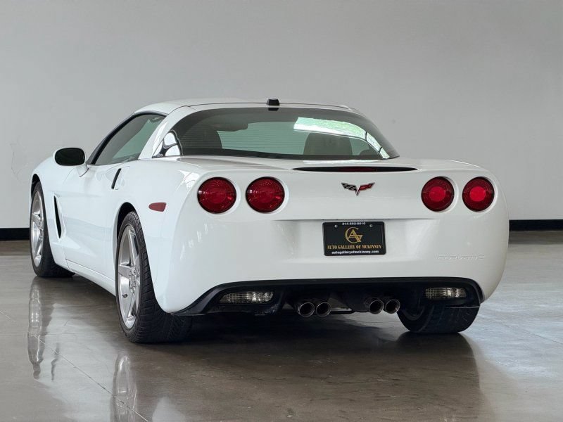 Used 2005 Chevrolet Corvette Coupe w/ Preferred Equipment Group RWD image 5