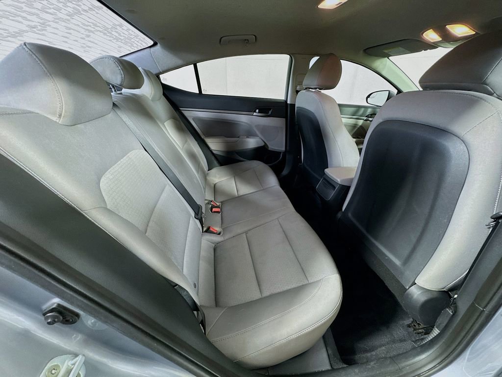 Used 2017 Hyundai Elantra SE FWD image 31