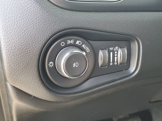 Used 2022 Jeep Renegade Altitude w/ Sun/Sound Group AWD/4WD image 9