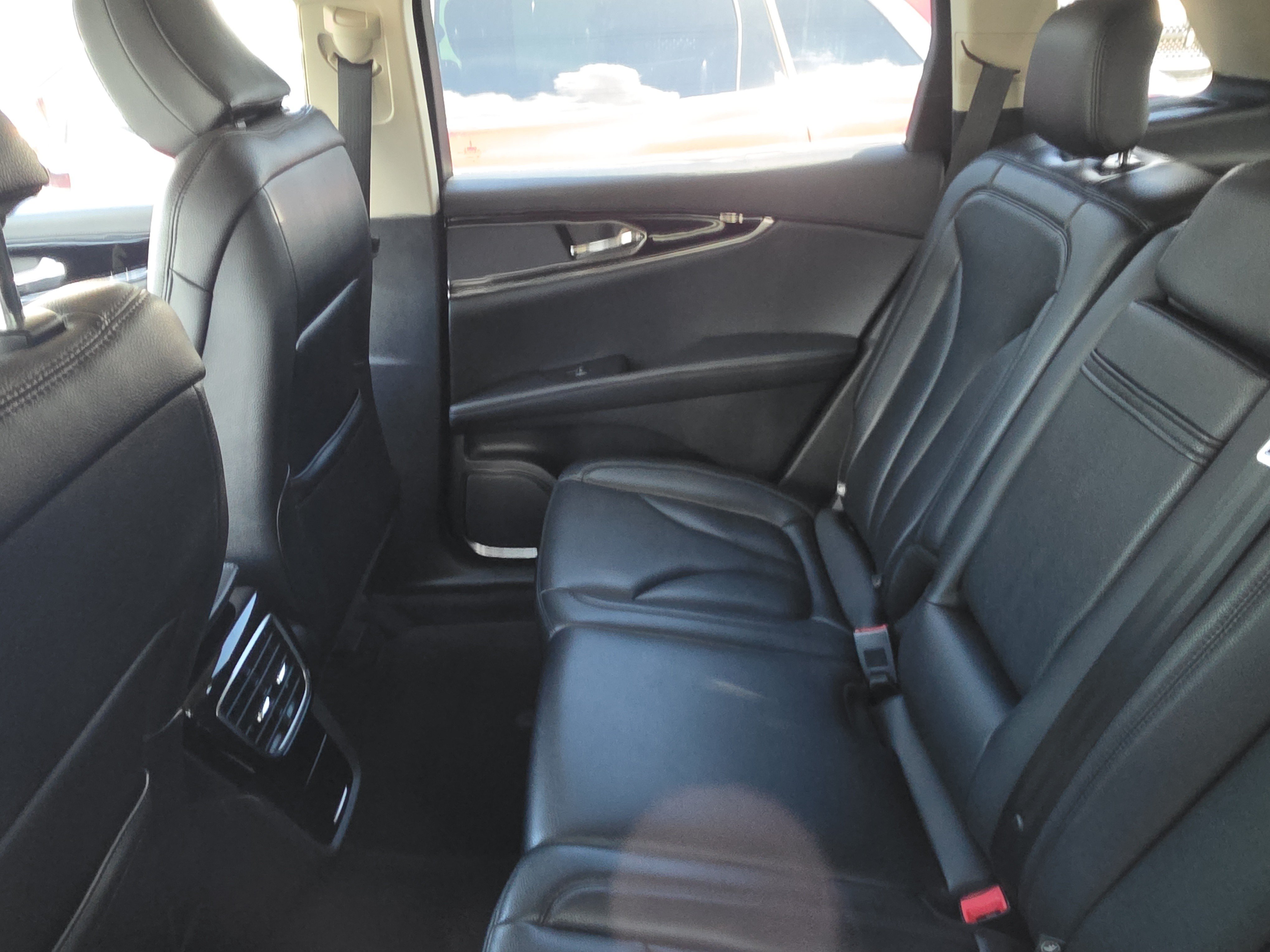 Used 2022 Lincoln Nautilus FWD image 8