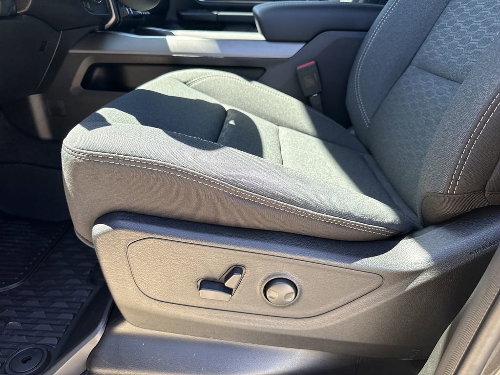 New 2026 RAM 1500 4x4 Crew Cab image 13