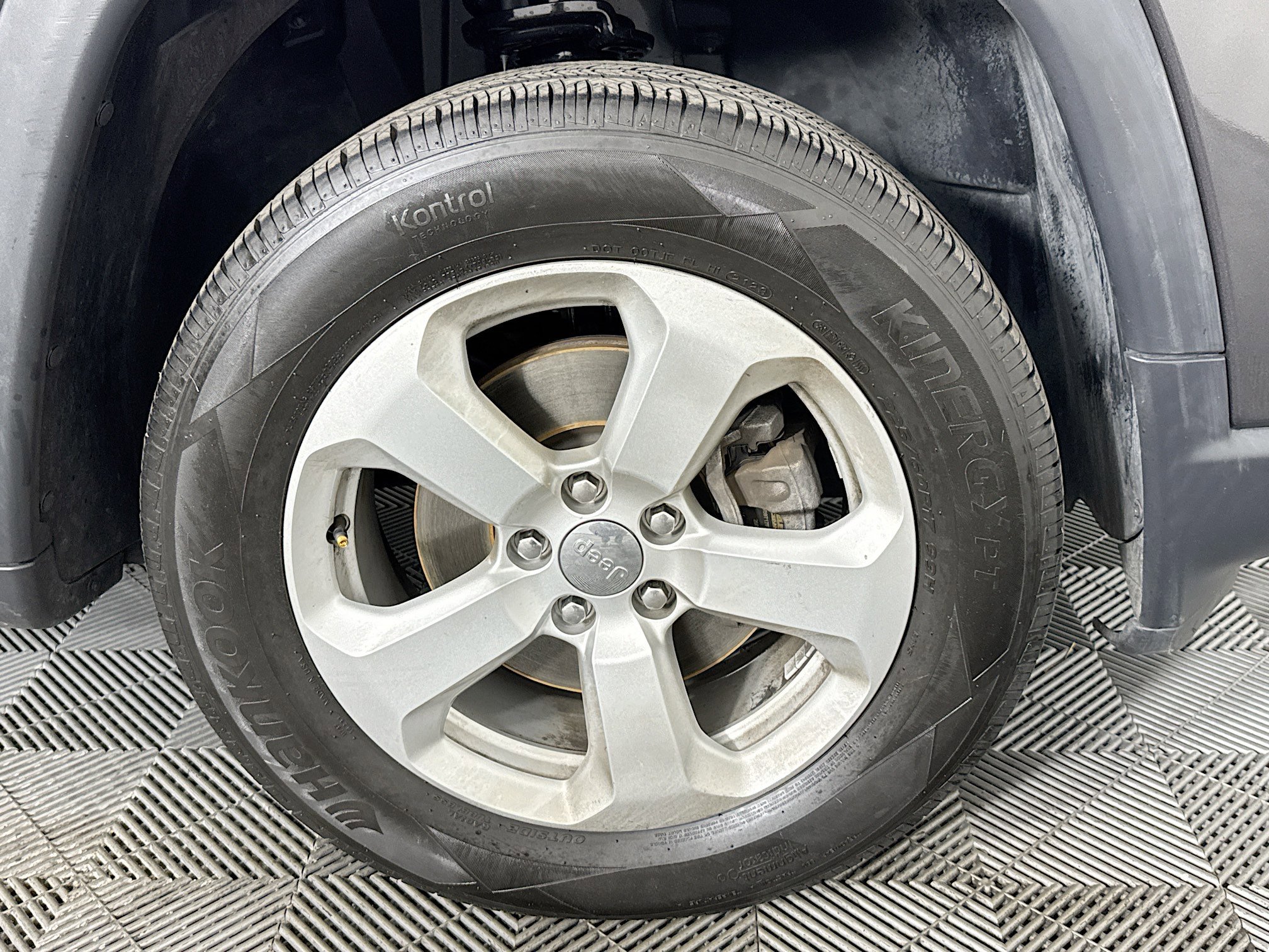 Used 2018 Jeep Compass Latitude w/ Popular Equipment Group image 31