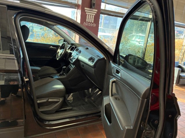 Used 2020 Volkswagen Tiguan S image 31