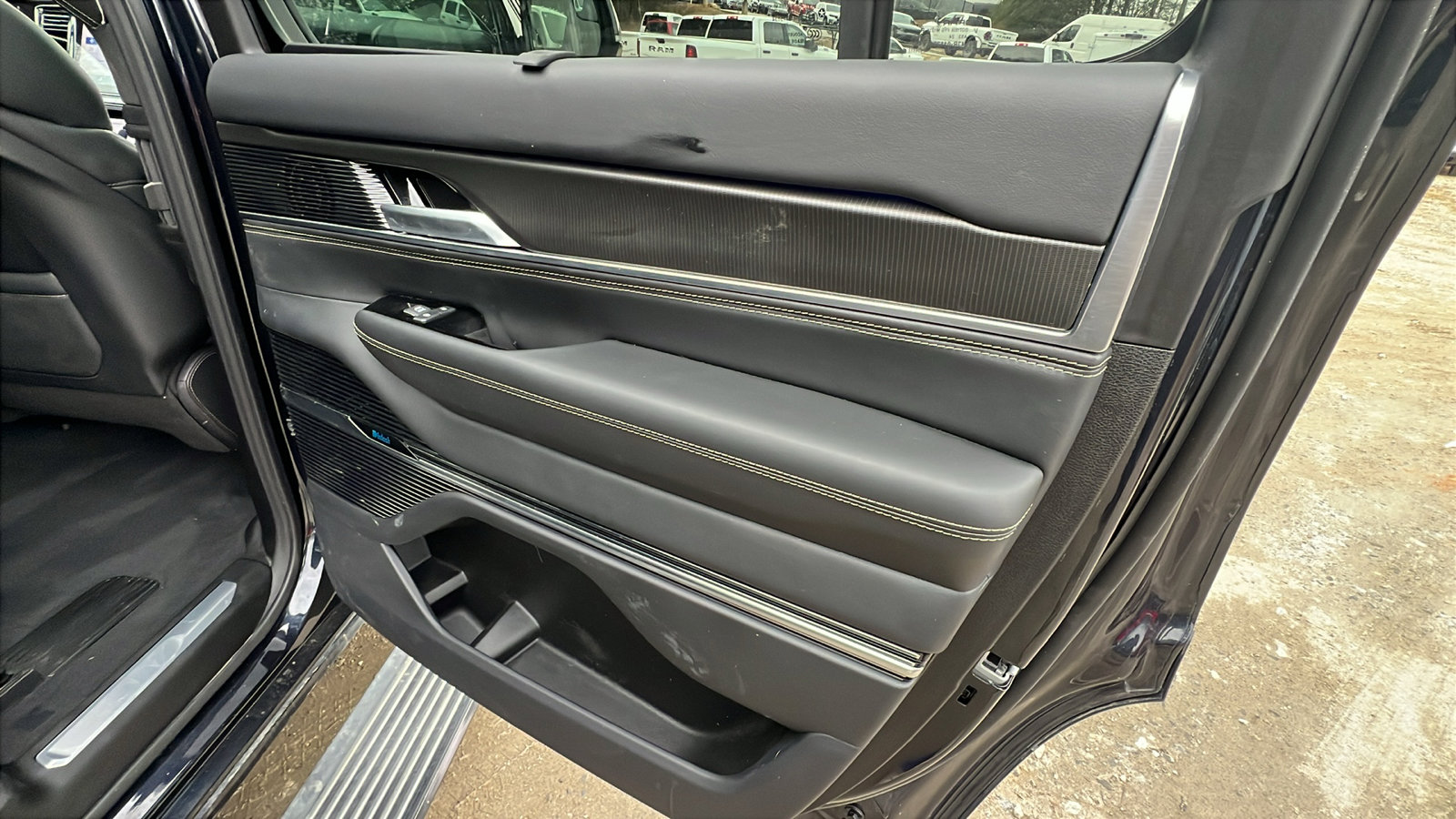 Used 2025 Jeep Grand Wagoneer Series II Obsidian w/ Quick Order Packagew 28T image 22