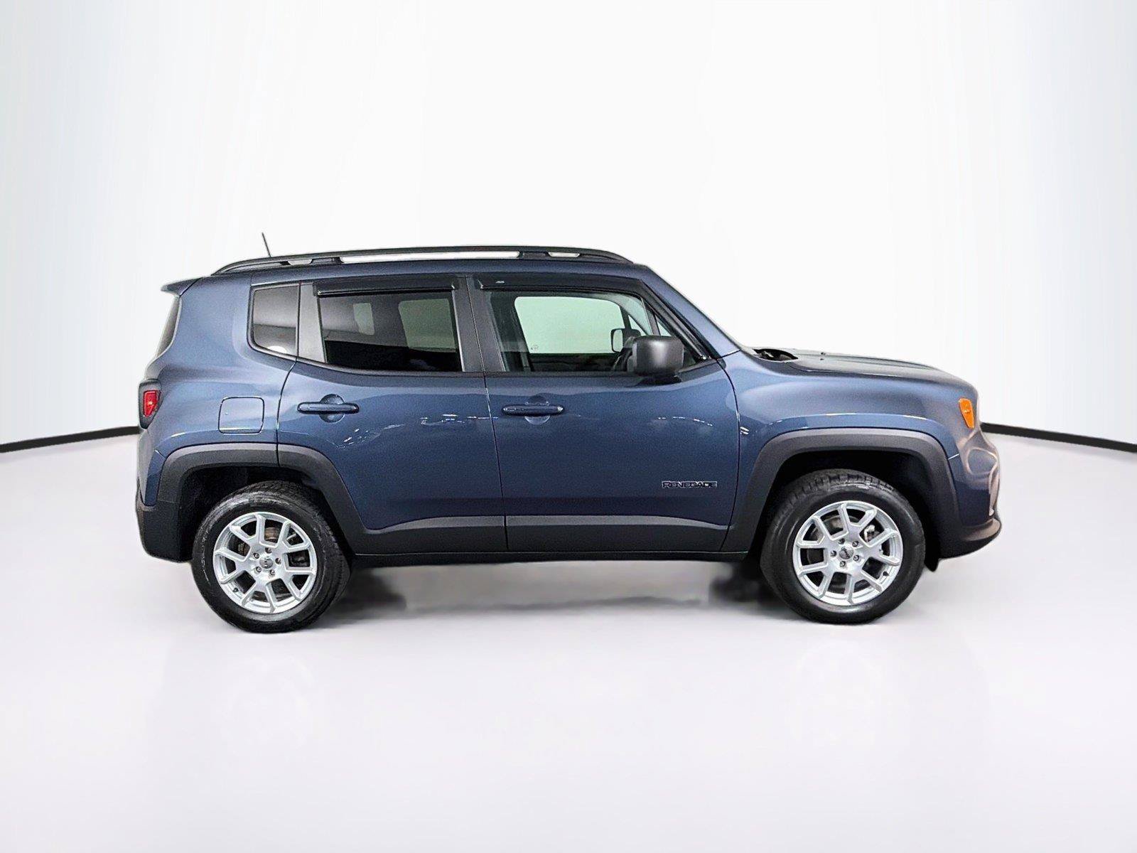 Used 2022 Jeep Renegade Latitude AWD/4WD image 12