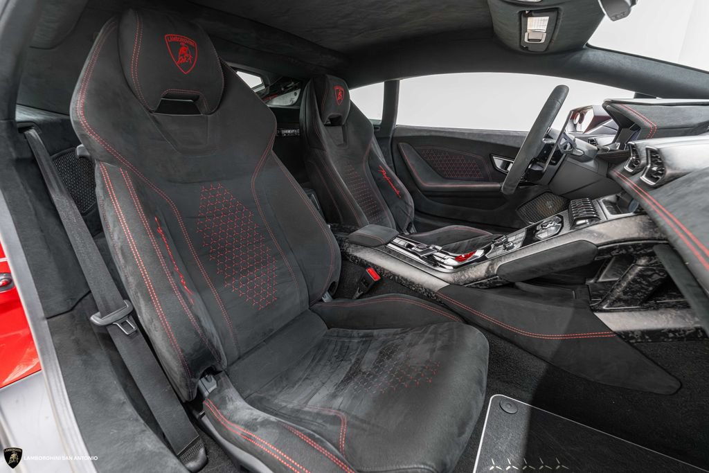 Used 2018 Lamborghini Huracan Performante AWD/4WD image 27