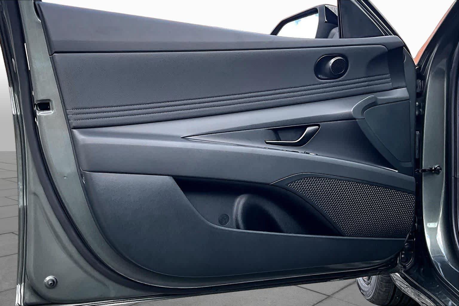 New 2026 Hyundai Elantra SEL Sport FWD image 13