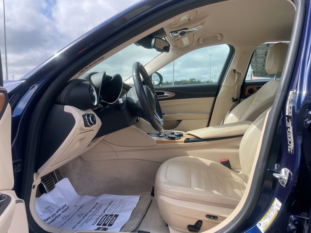 Used 2018 Alfa Romeo Giulia Ti w/ Quick Order Package 22Z Lusso image 13