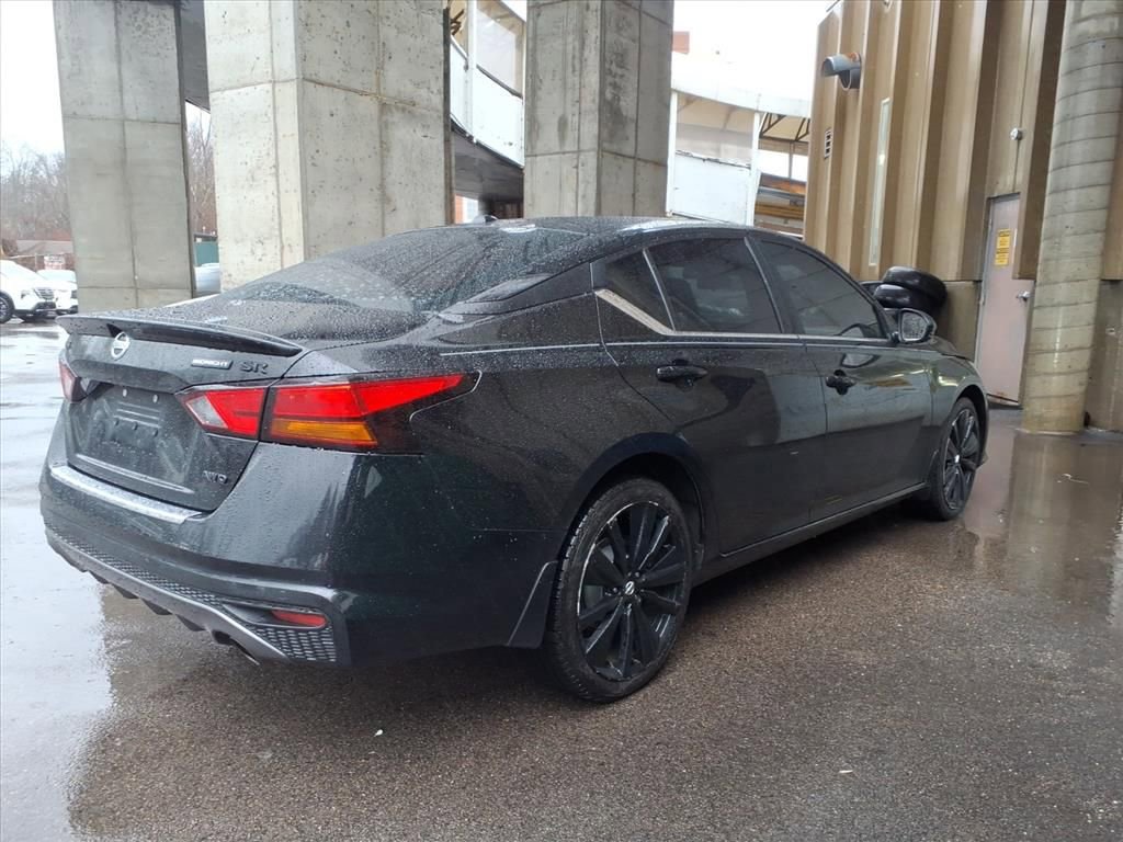 Used 2022 Nissan Altima 2.5 SR w/ Midnight Edition Package image 5