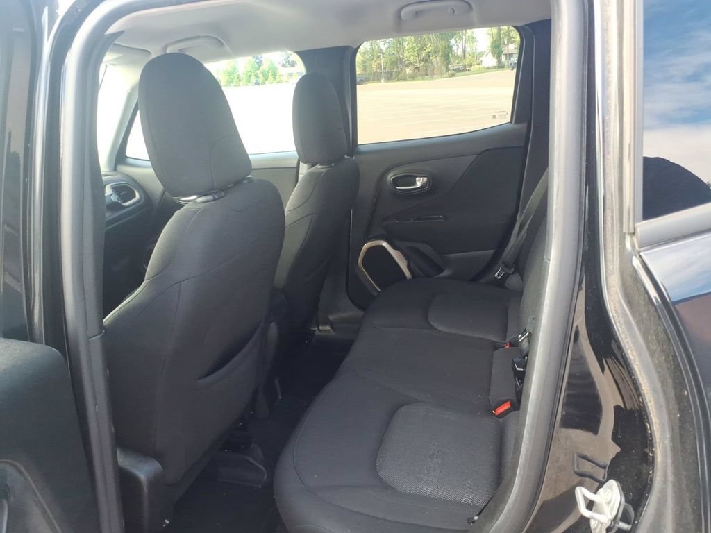 Used 2017 Jeep Renegade Latitude AWD/4WD image 9