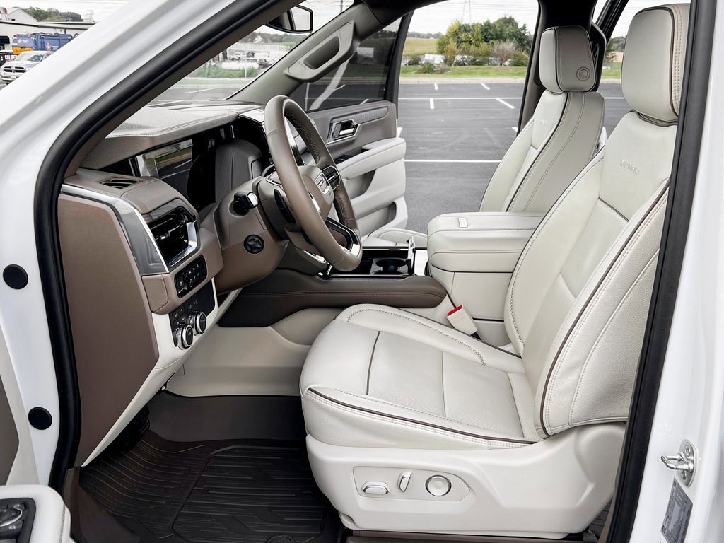 Used 2025 GMC Yukon XL Denali image 2