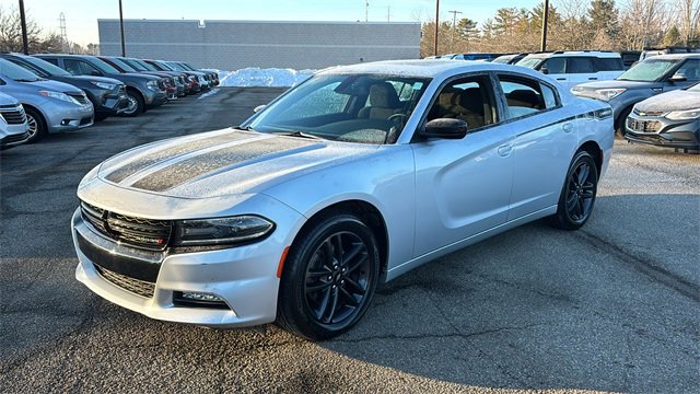 Used 2019 Dodge Charger SXT w/ Blacktop Package image 3
