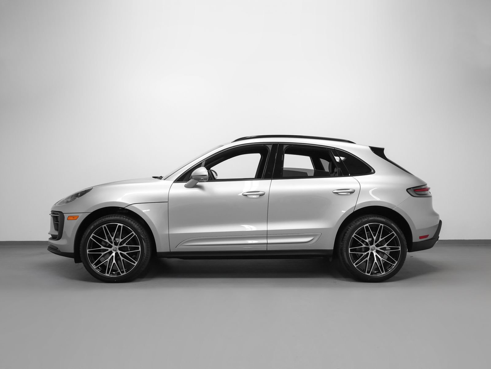 New 2026 Porsche Macan AWD/4WD image 2