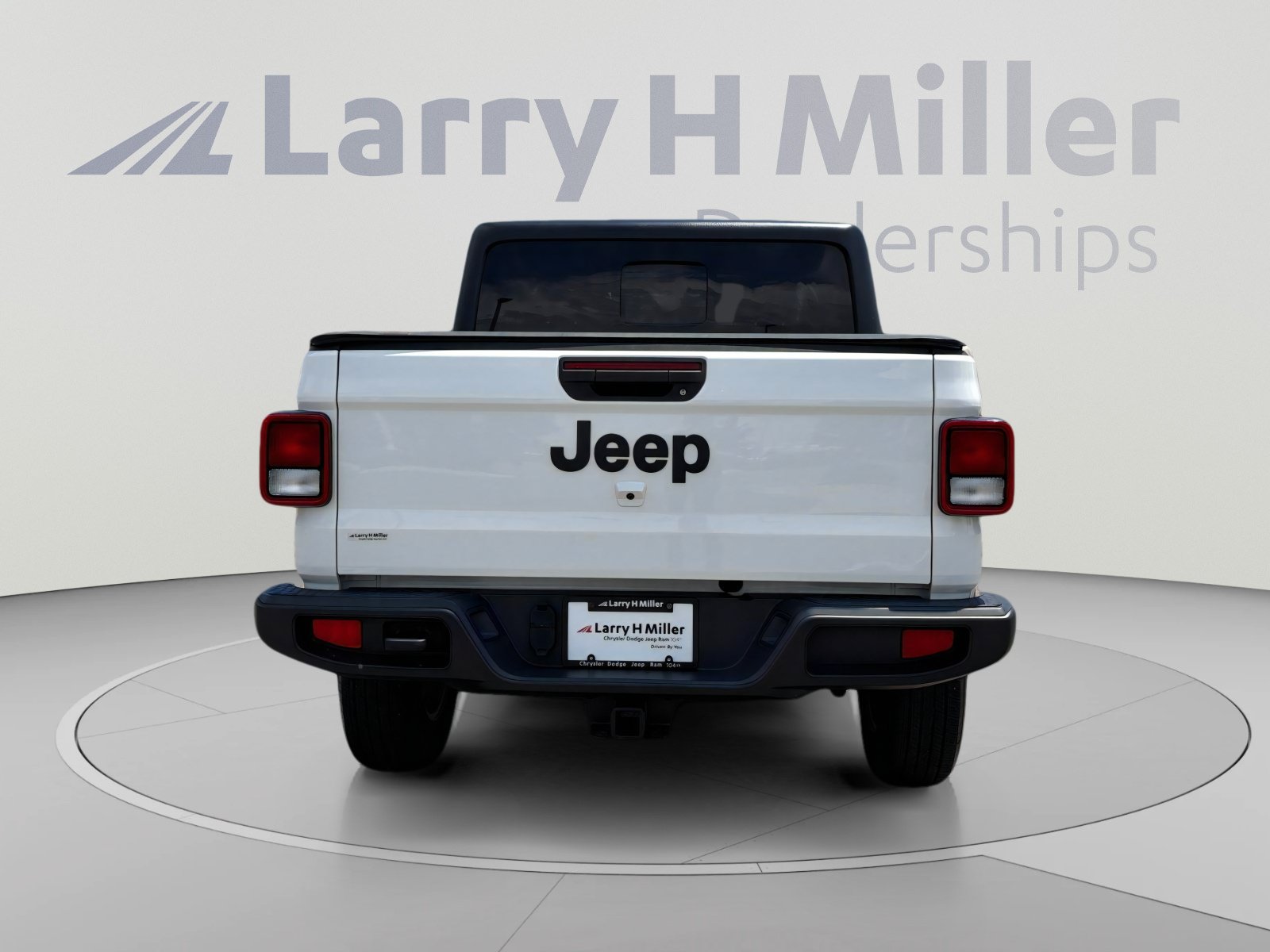 Used 2023 Jeep Gladiator Sport AWD/4WD image 5