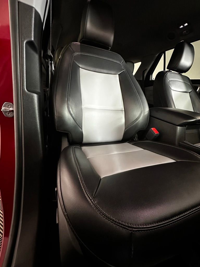 Used 2023 Ford Explorer XLT w/ Equipment Group 202A image 28