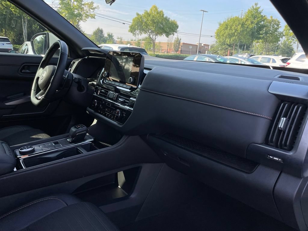 Used 2025 Nissan Pathfinder Rock Creek AWD/4WD image 33