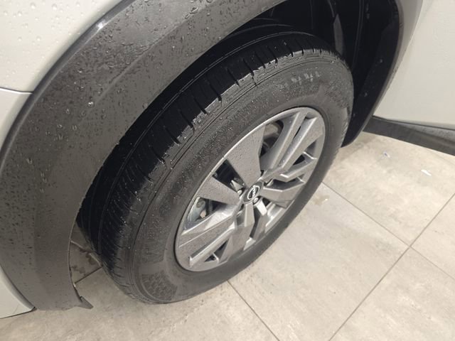 Used 2025 Nissan Pathfinder SV FWD image 39