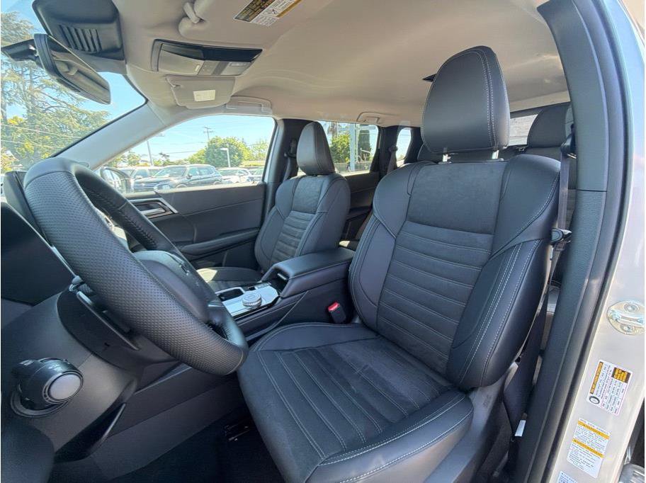 Used 2025 Mitsubishi Outlander SE AWD/4WD image 18