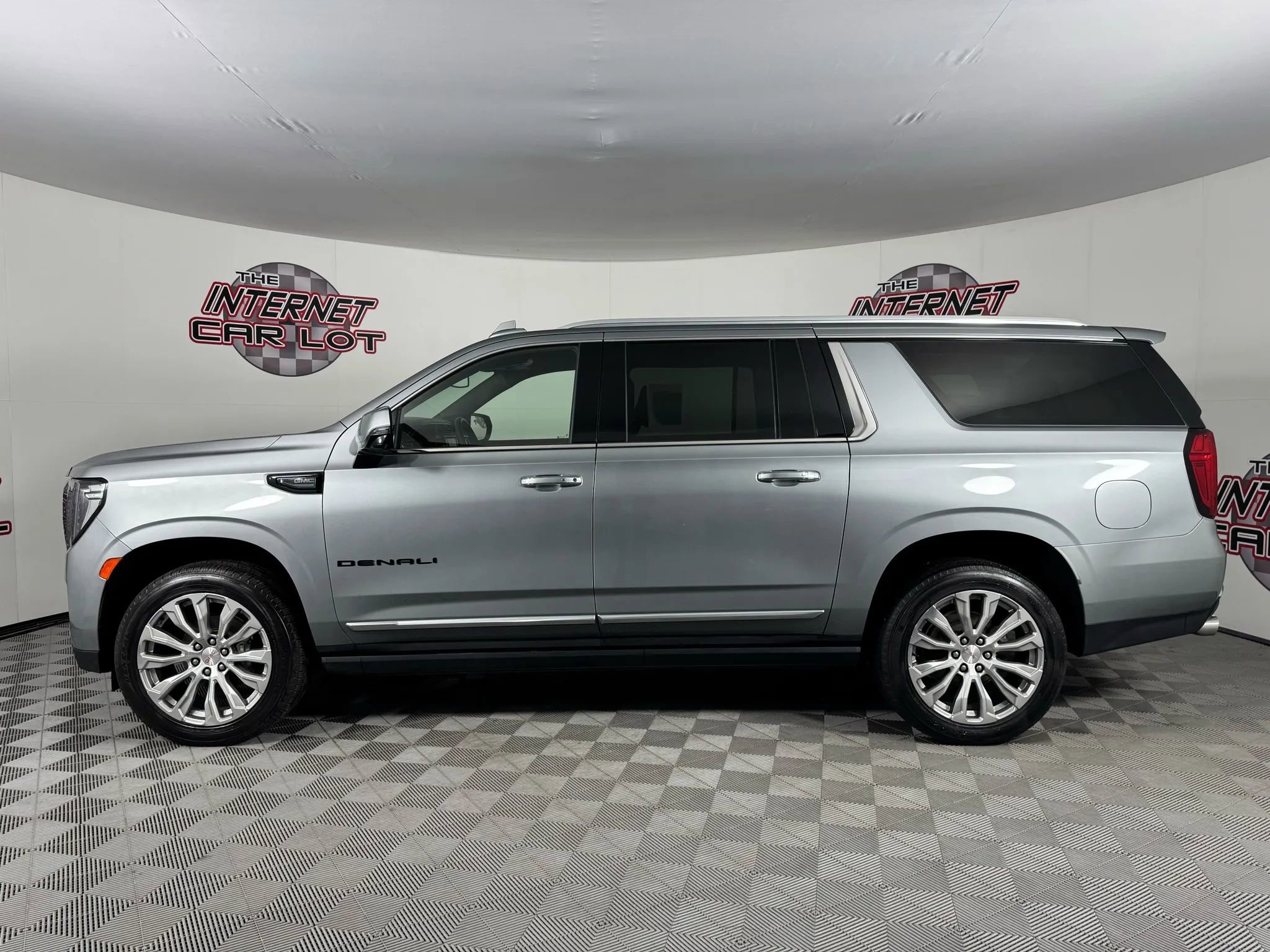 Used 2023 GMC Yukon XL Denali image 4