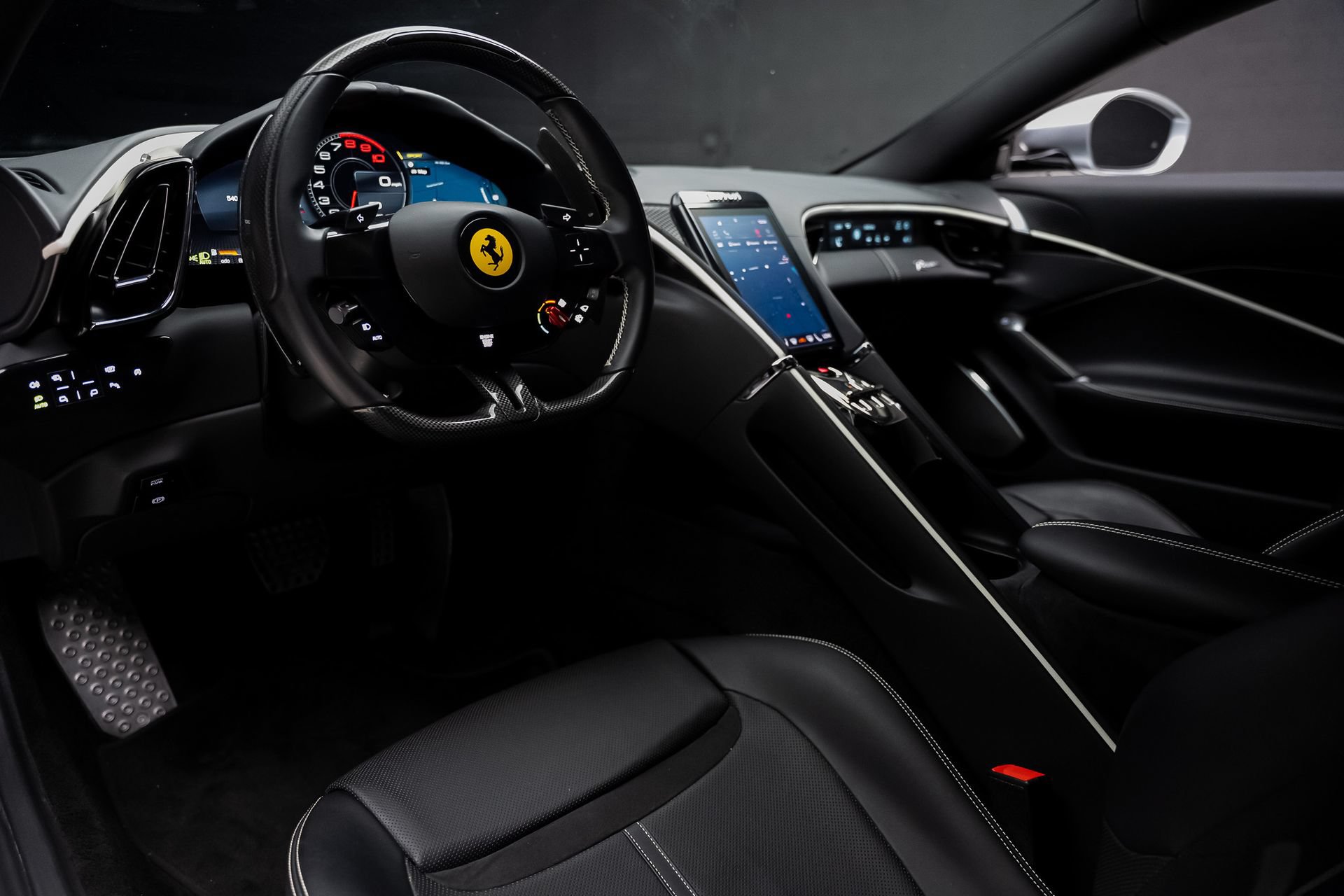Used 2021 Ferrari Roma RWD image 2